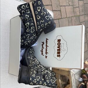 ROVE Black Ankle Boots with Heart Pattern